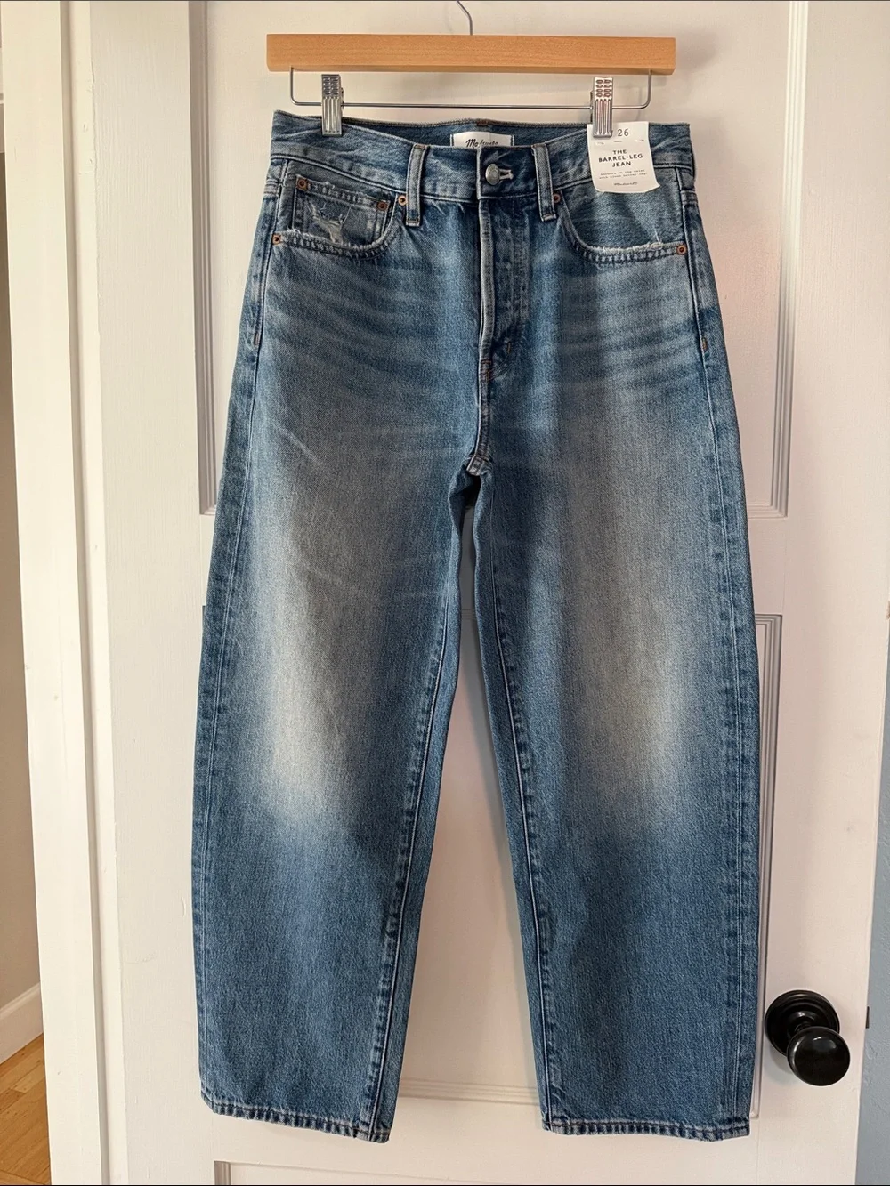 NWT - Madewell Barrel-Leg Jeans in faded blue denim - 26